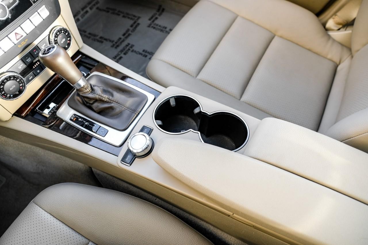 Mercedes-Benz C 300 Vehicle Main Gallery Image 25