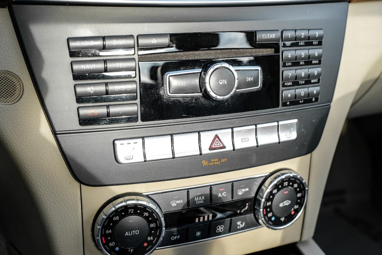 Mercedes-Benz C 300 Vehicle Main Gallery Image 26