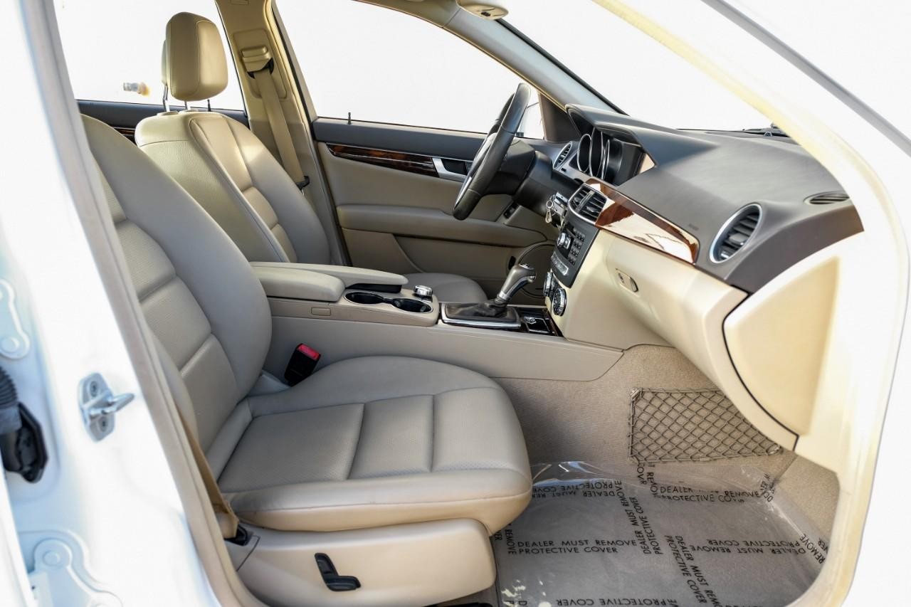 Mercedes-Benz C 300 Vehicle Main Gallery Image 33