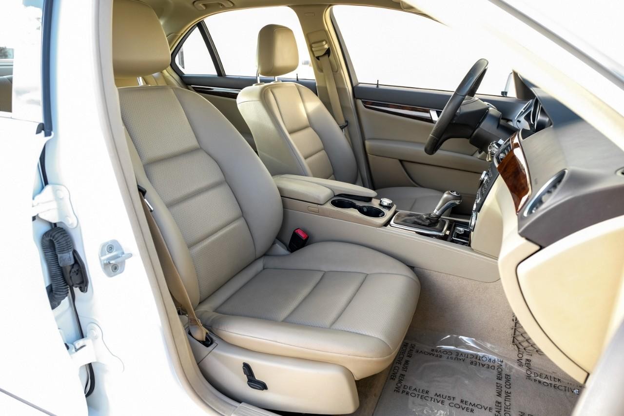 Mercedes-Benz C 300 Vehicle Main Gallery Image 34