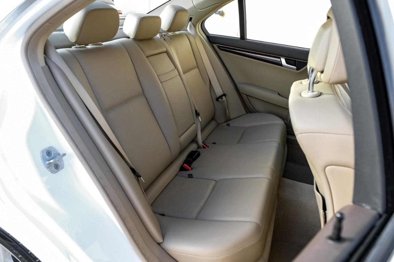 Mercedes-Benz C 300 Vehicle Main Gallery Image 35