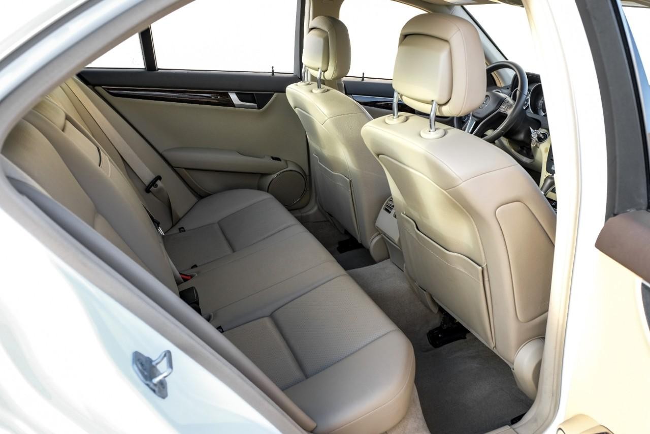 Mercedes-Benz C 300 Vehicle Main Gallery Image 36