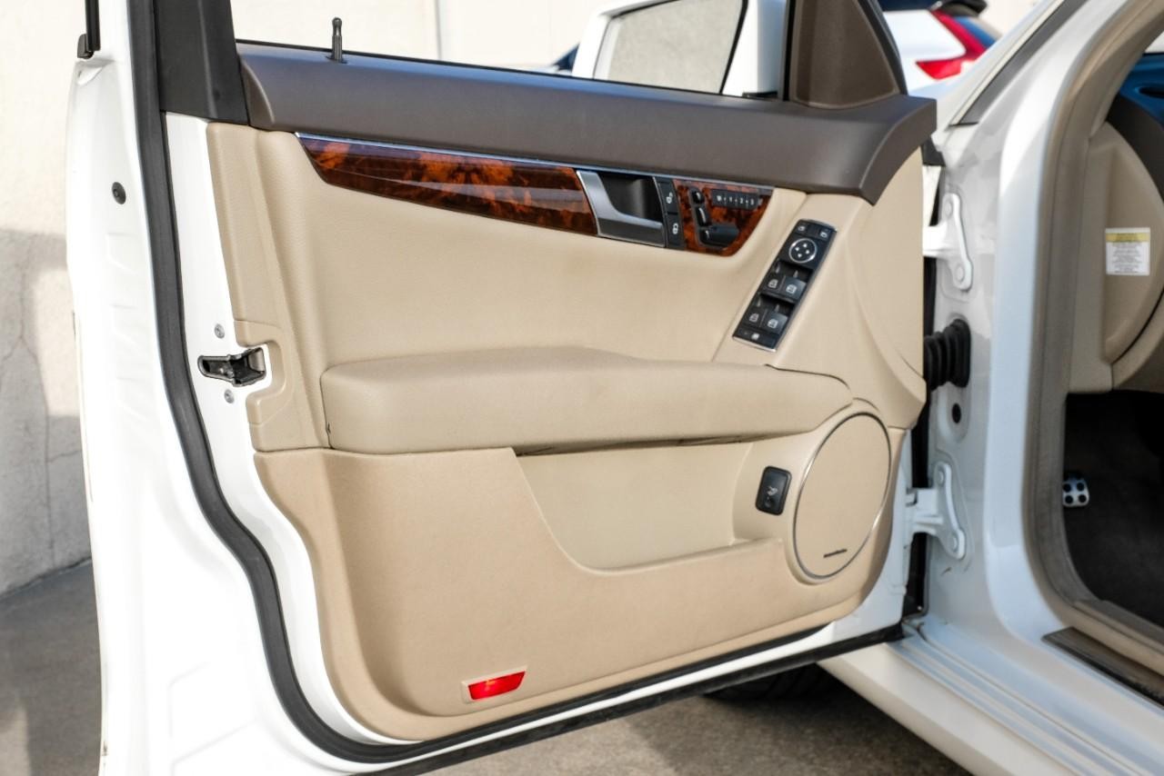 Mercedes-Benz C 300 Vehicle Main Gallery Image 41