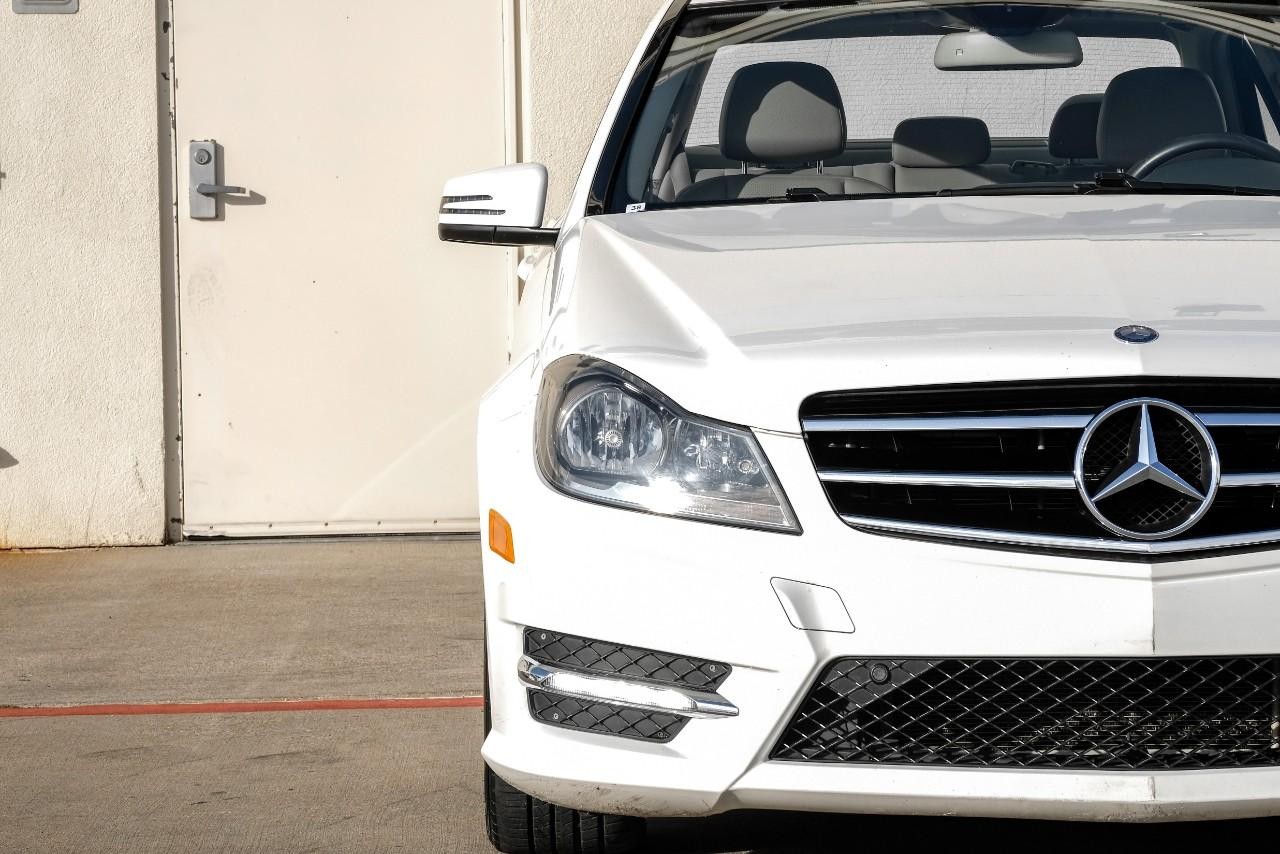 Mercedes-Benz C 300 Vehicle Main Gallery Image 46