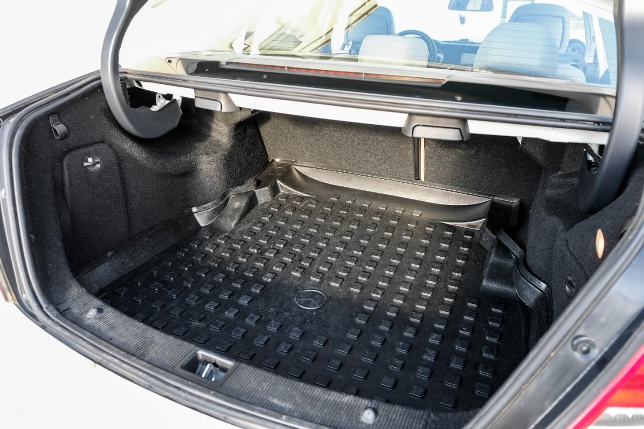 Mercedes-Benz C 300 Vehicle Main Gallery Image 48