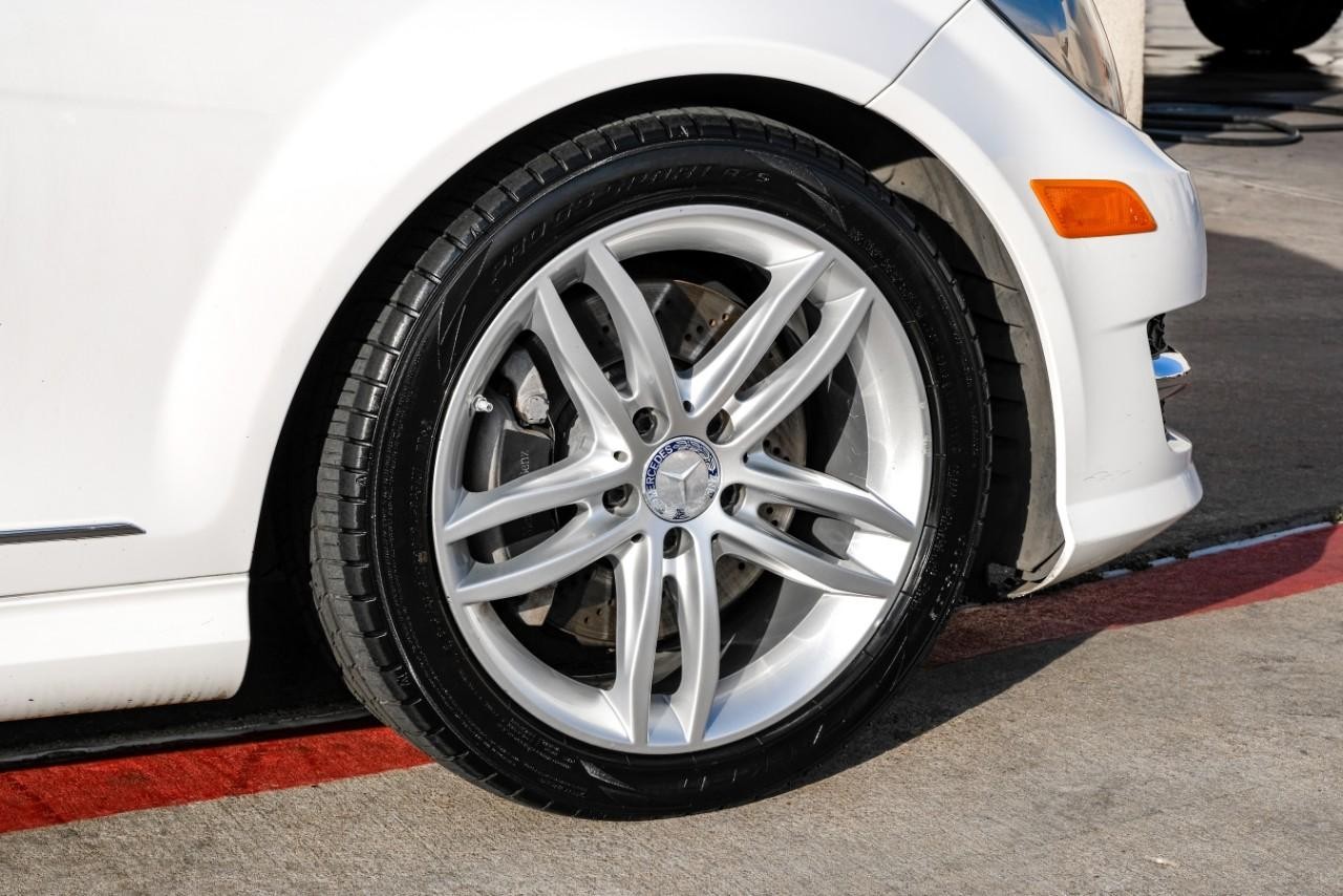 Mercedes-Benz C 300 Vehicle Main Gallery Image 51