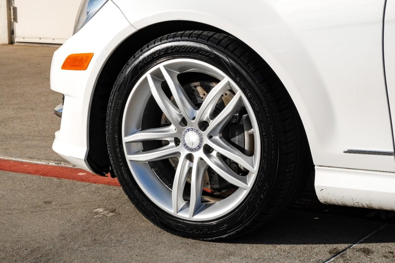 Mercedes-Benz C 300 Vehicle Main Gallery Image 52