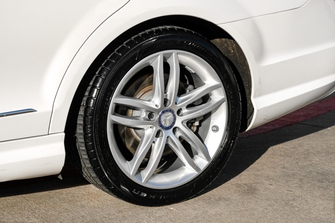 Mercedes-Benz C 300 Vehicle Main Gallery Image 53