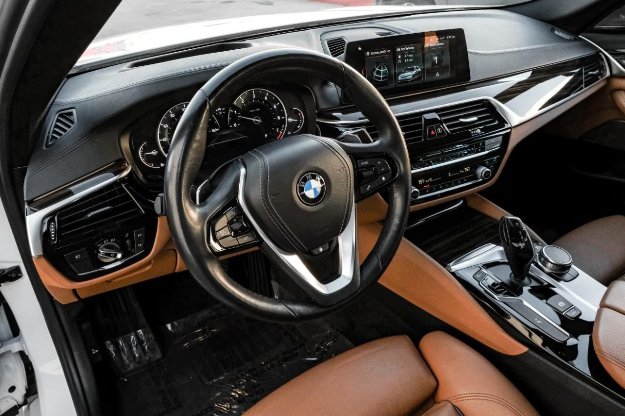 BMW 540i Vehicle Main Gallery Image 03