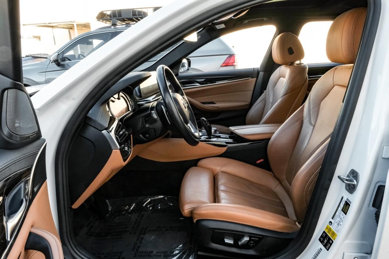 BMW 540i Vehicle Main Gallery Image 04