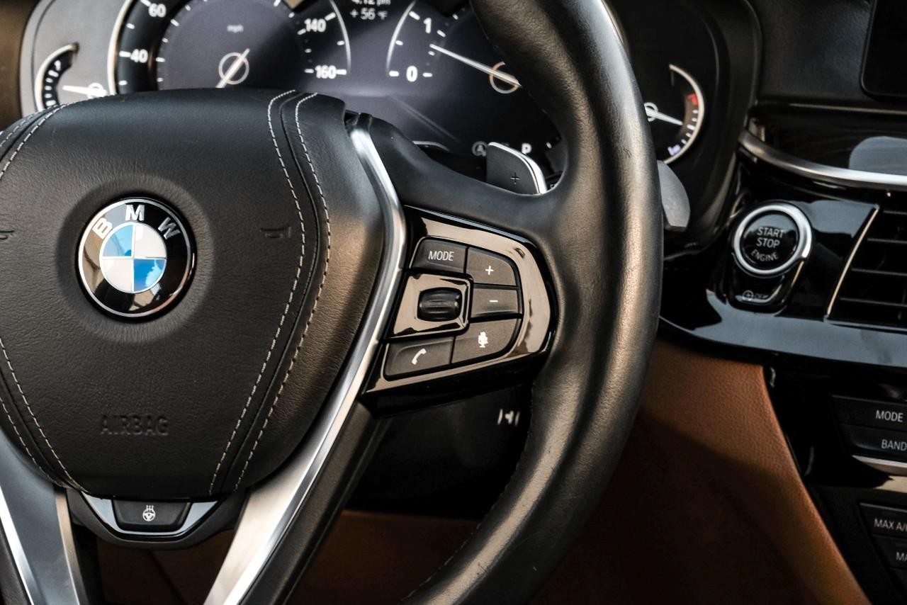 BMW 540i Vehicle Main Gallery Image 18