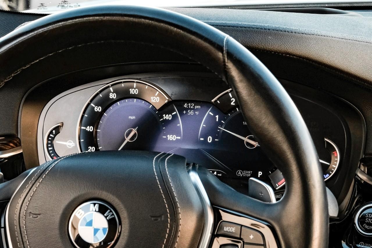 BMW 540i Vehicle Main Gallery Image 19