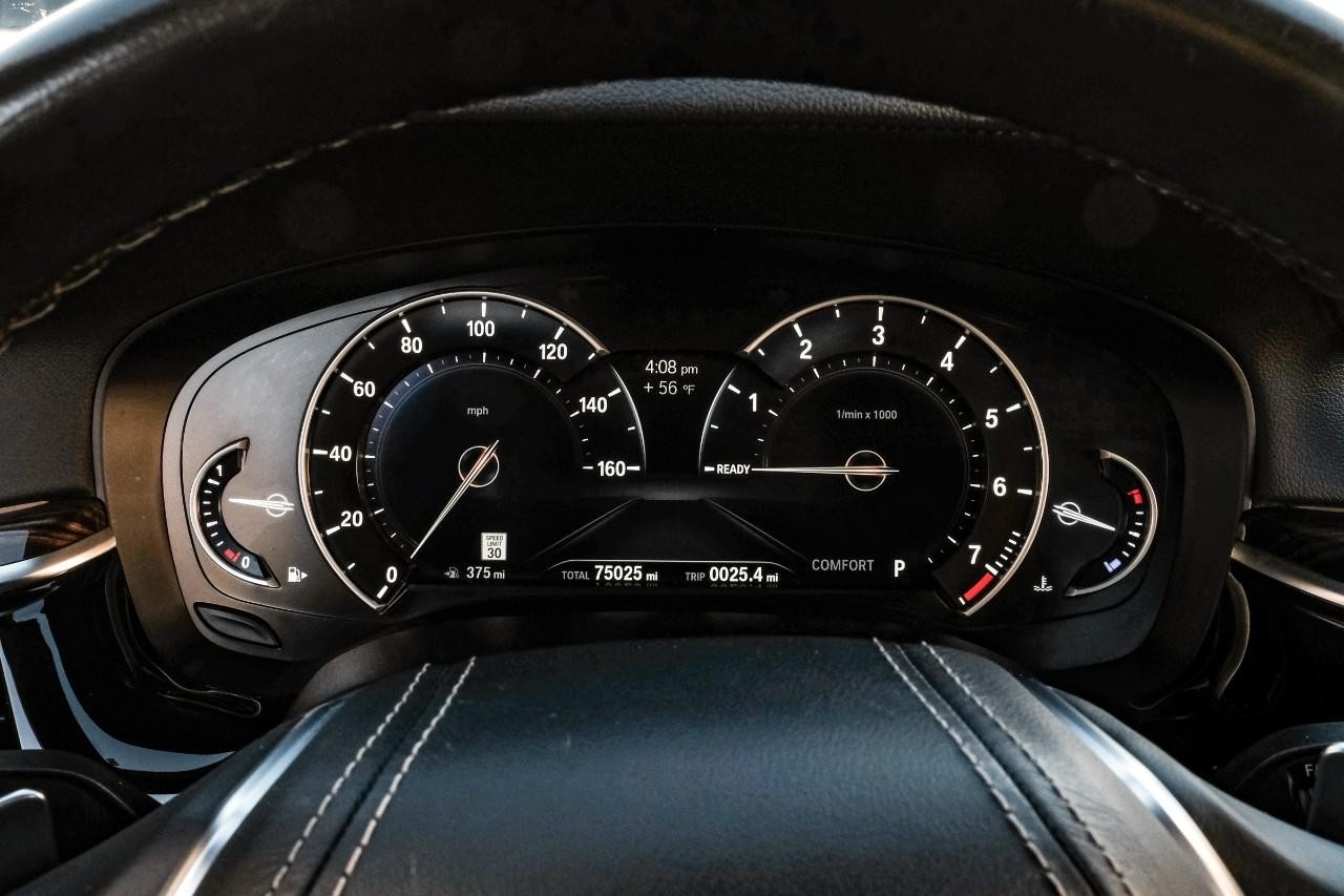 BMW 540i Vehicle Main Gallery Image 20