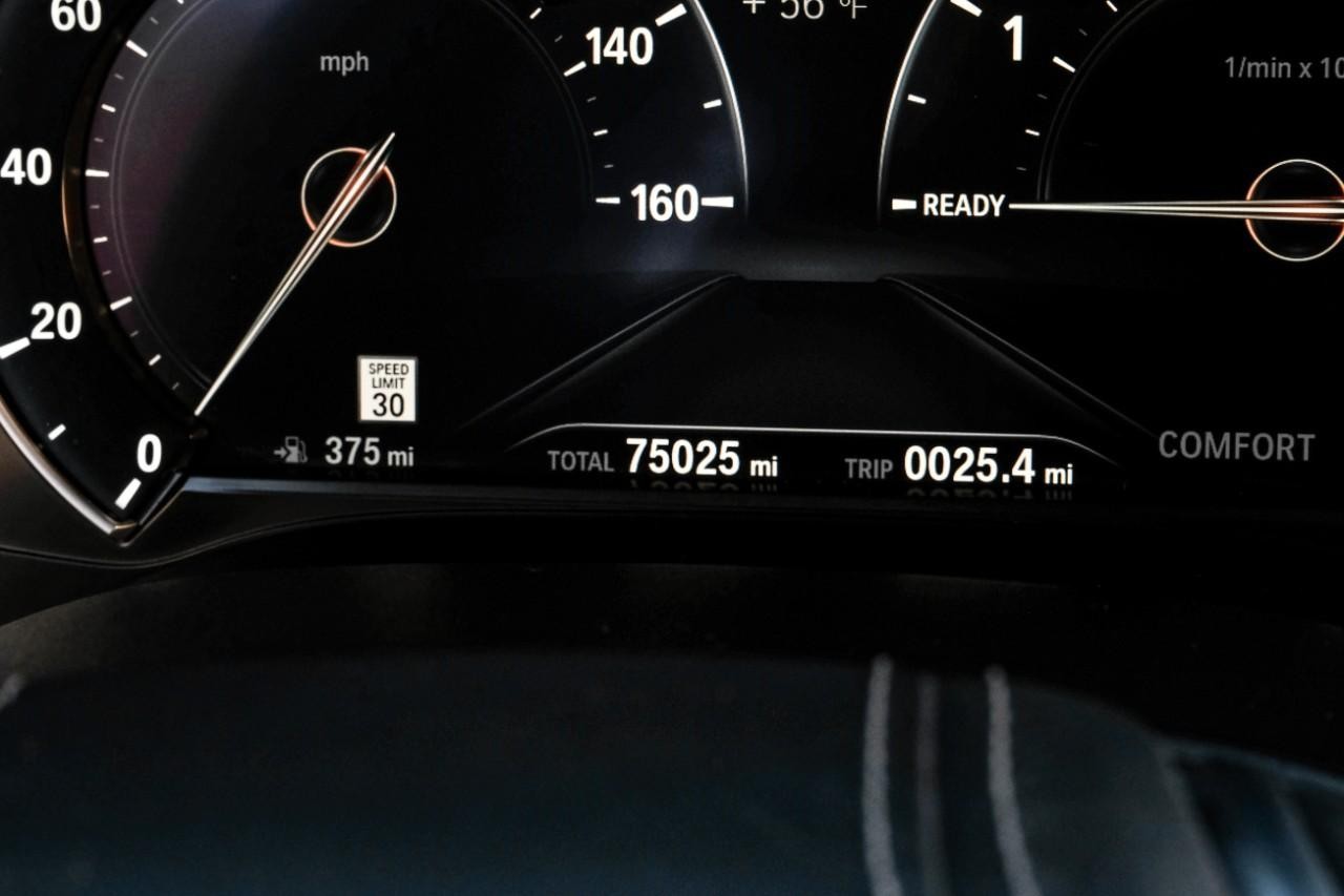 BMW 540i Vehicle Main Gallery Image 21