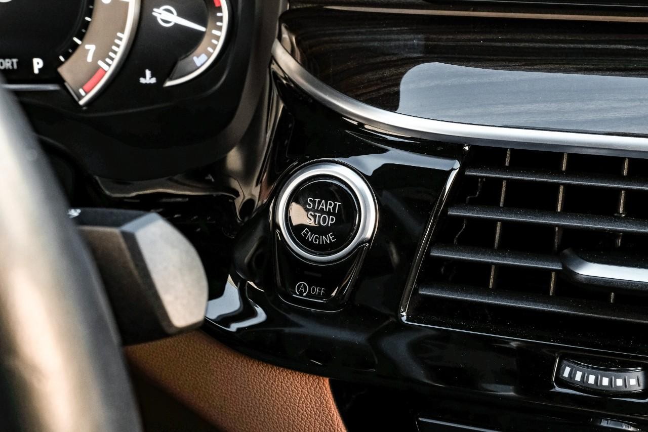 BMW 540i Vehicle Main Gallery Image 22