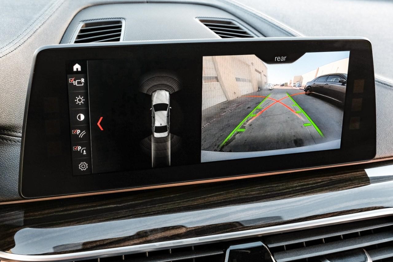 BMW 540i Vehicle Main Gallery Image 24