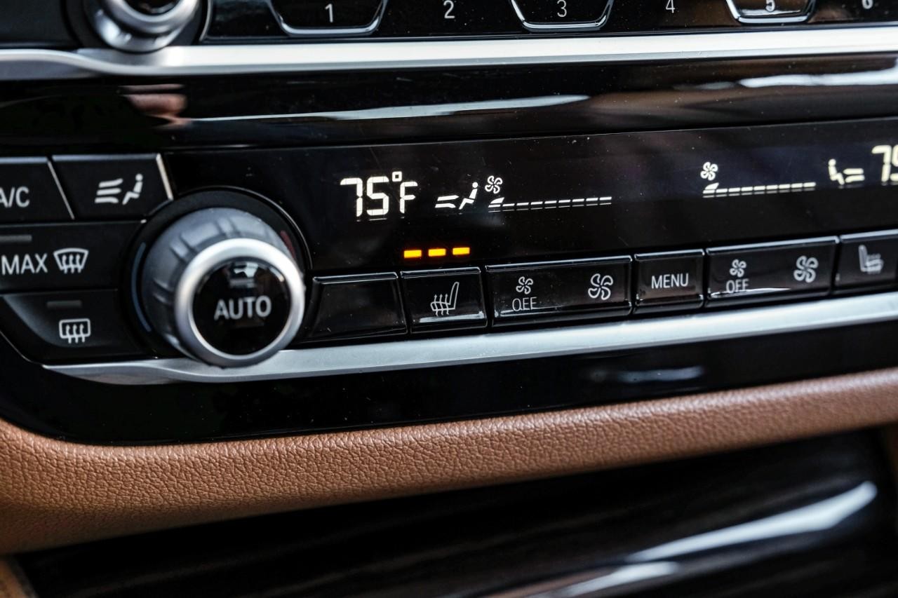 BMW 540i Vehicle Main Gallery Image 28