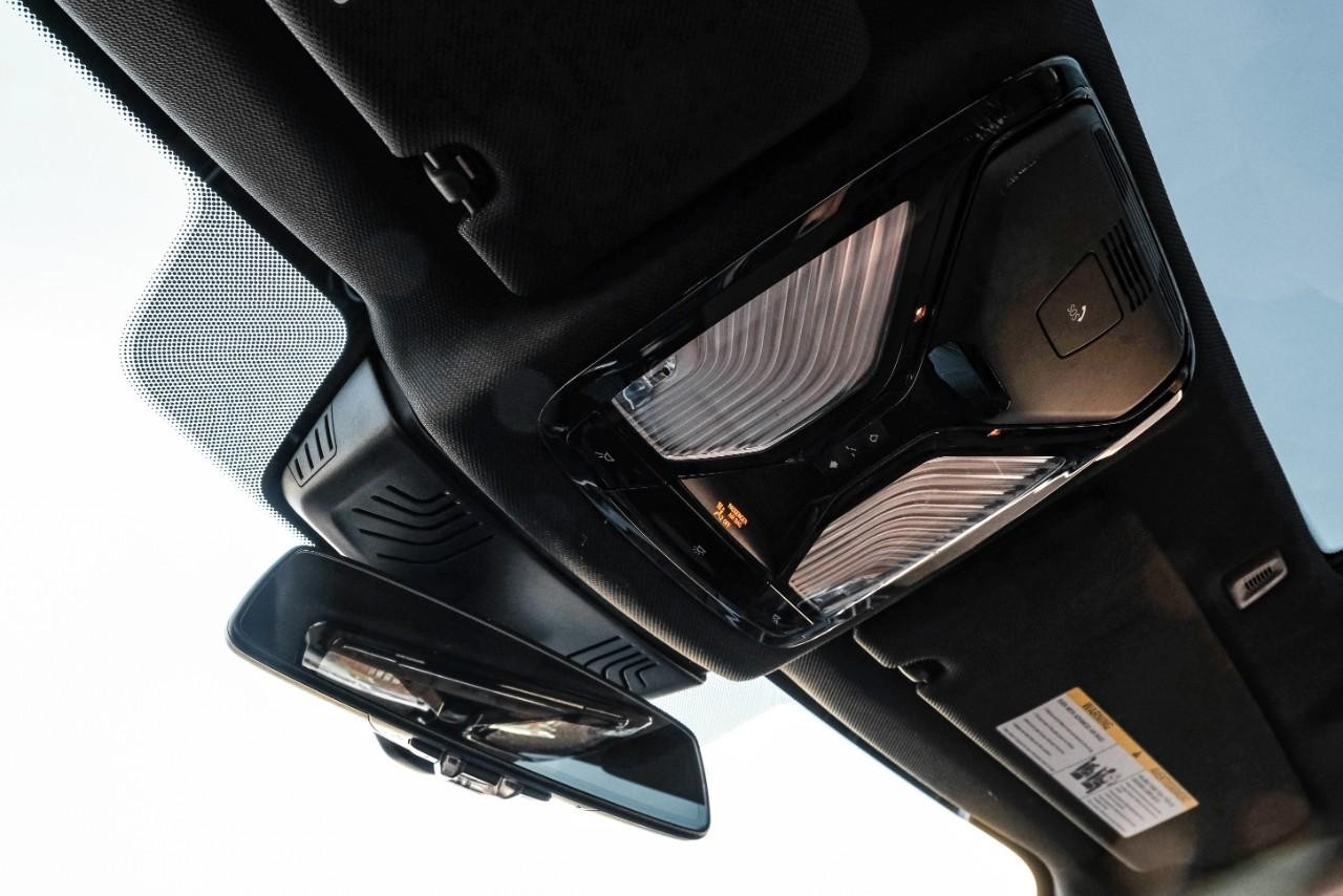 BMW 540i Vehicle Main Gallery Image 30