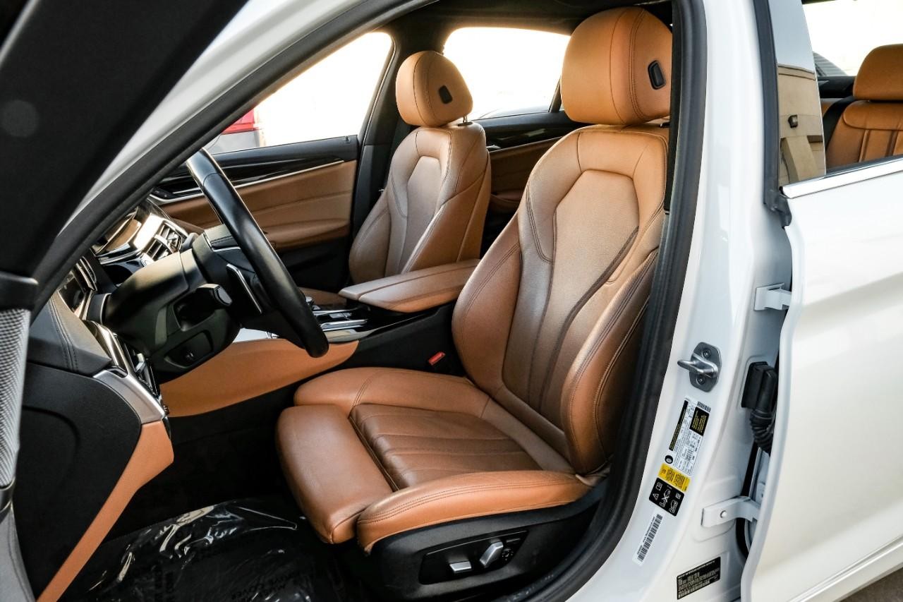 BMW 540i Vehicle Main Gallery Image 32