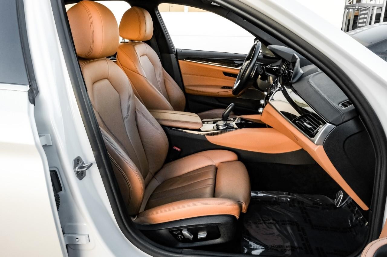 BMW 540i Vehicle Main Gallery Image 35