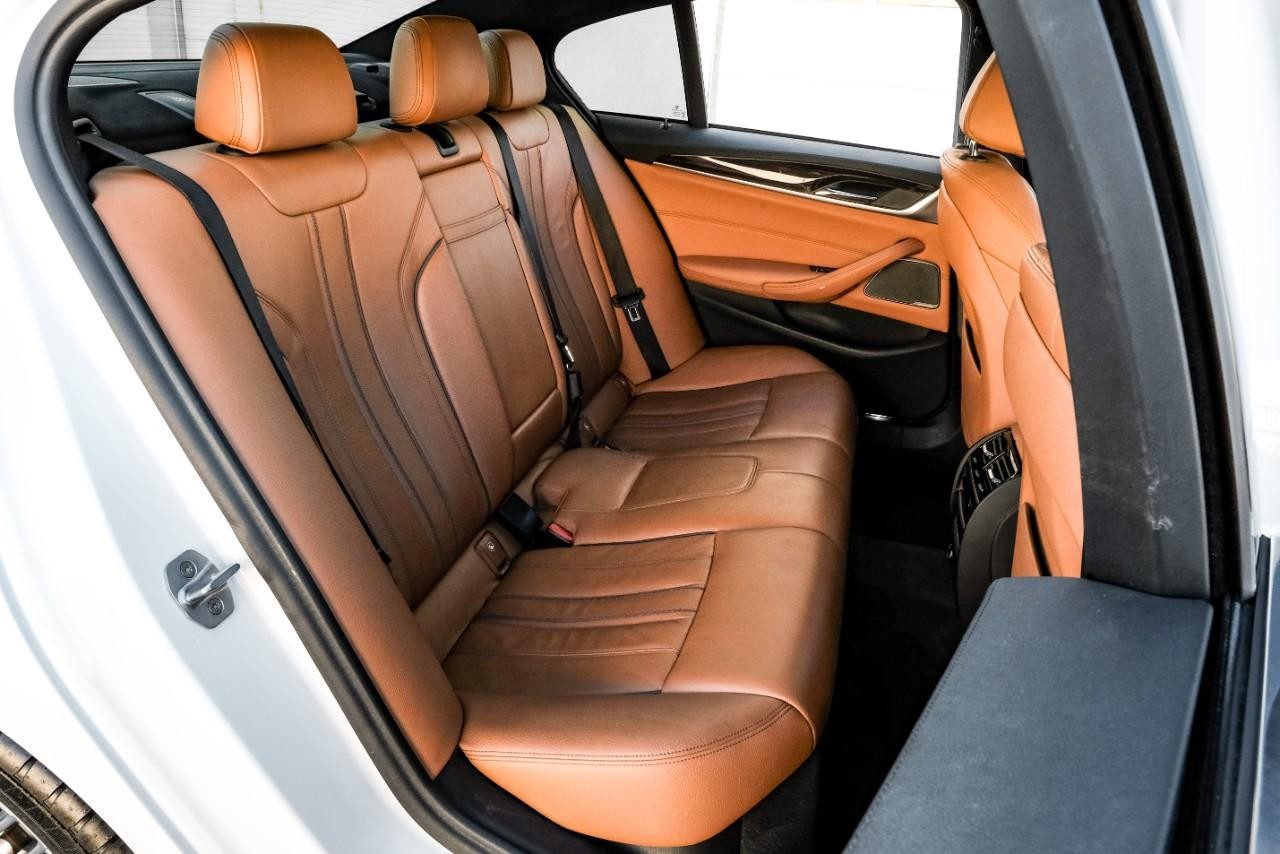 BMW 540i Vehicle Main Gallery Image 38