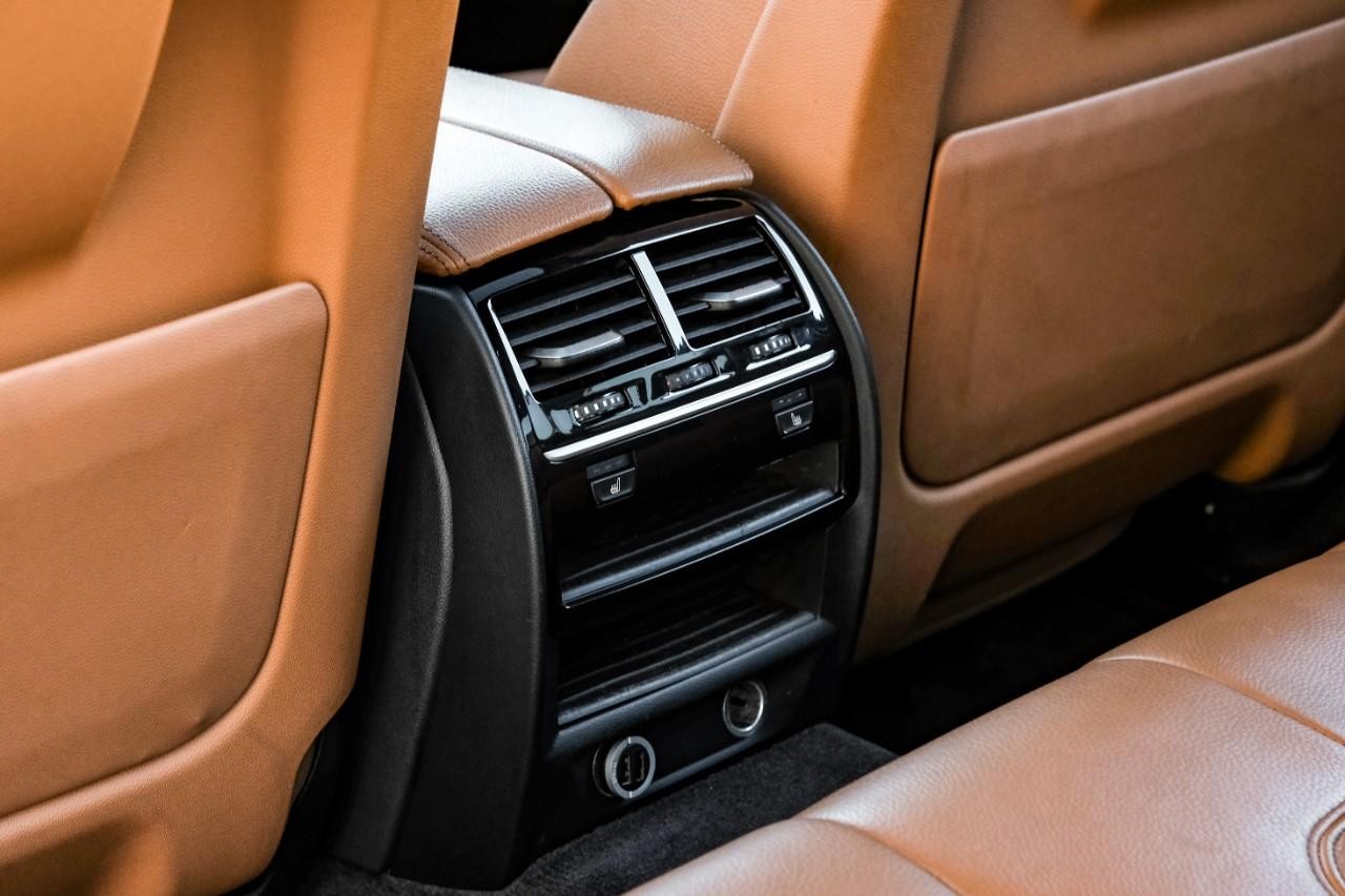 BMW 540i Vehicle Main Gallery Image 40