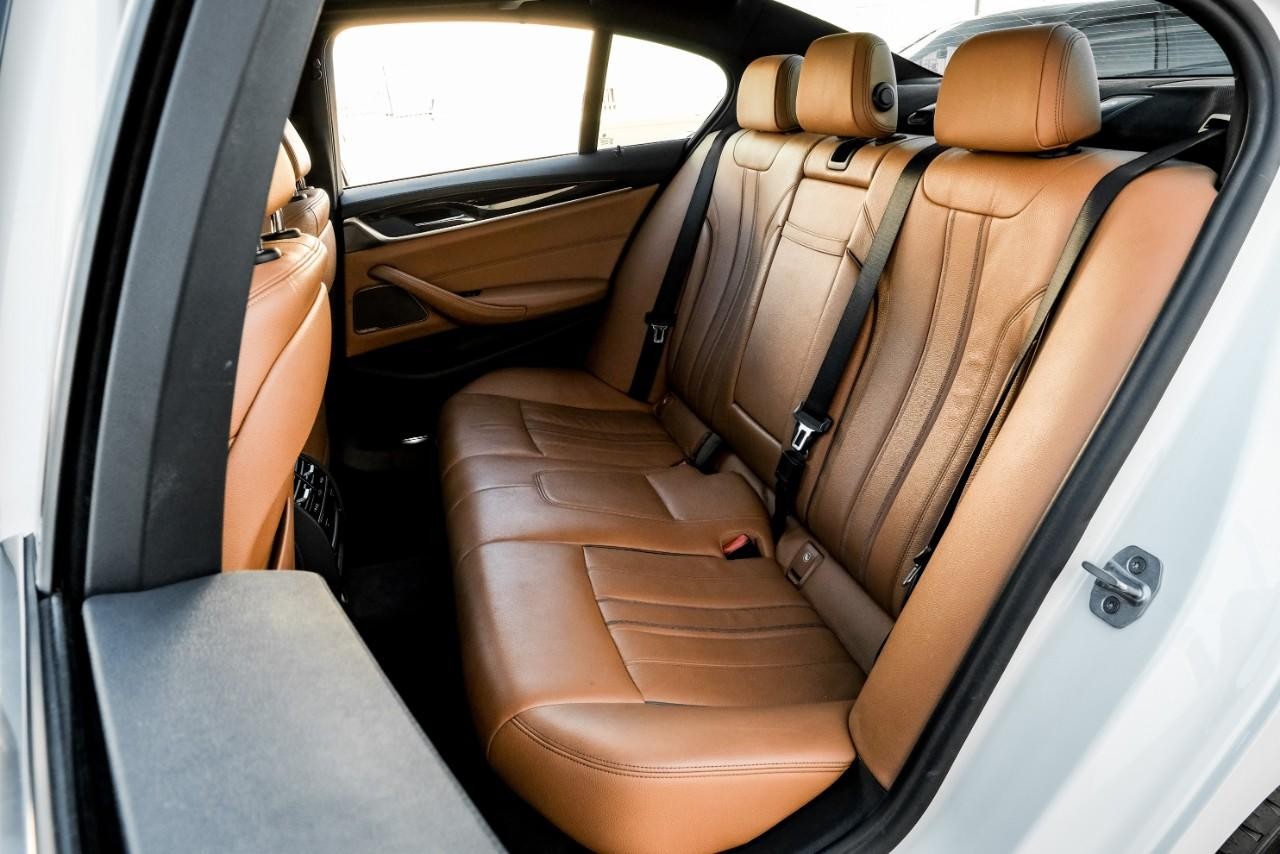 BMW 540i Vehicle Main Gallery Image 43
