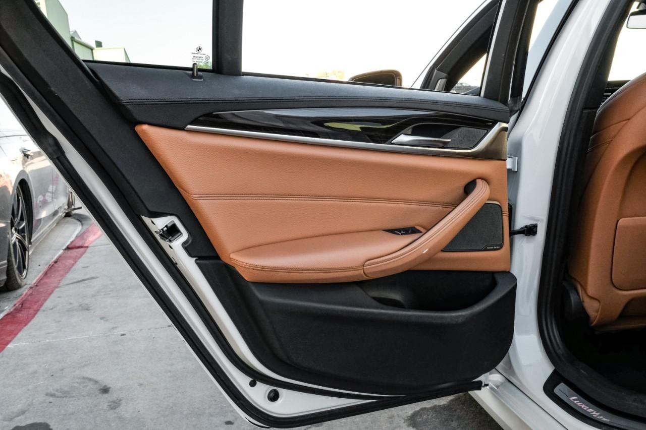 BMW 540i Vehicle Main Gallery Image 51