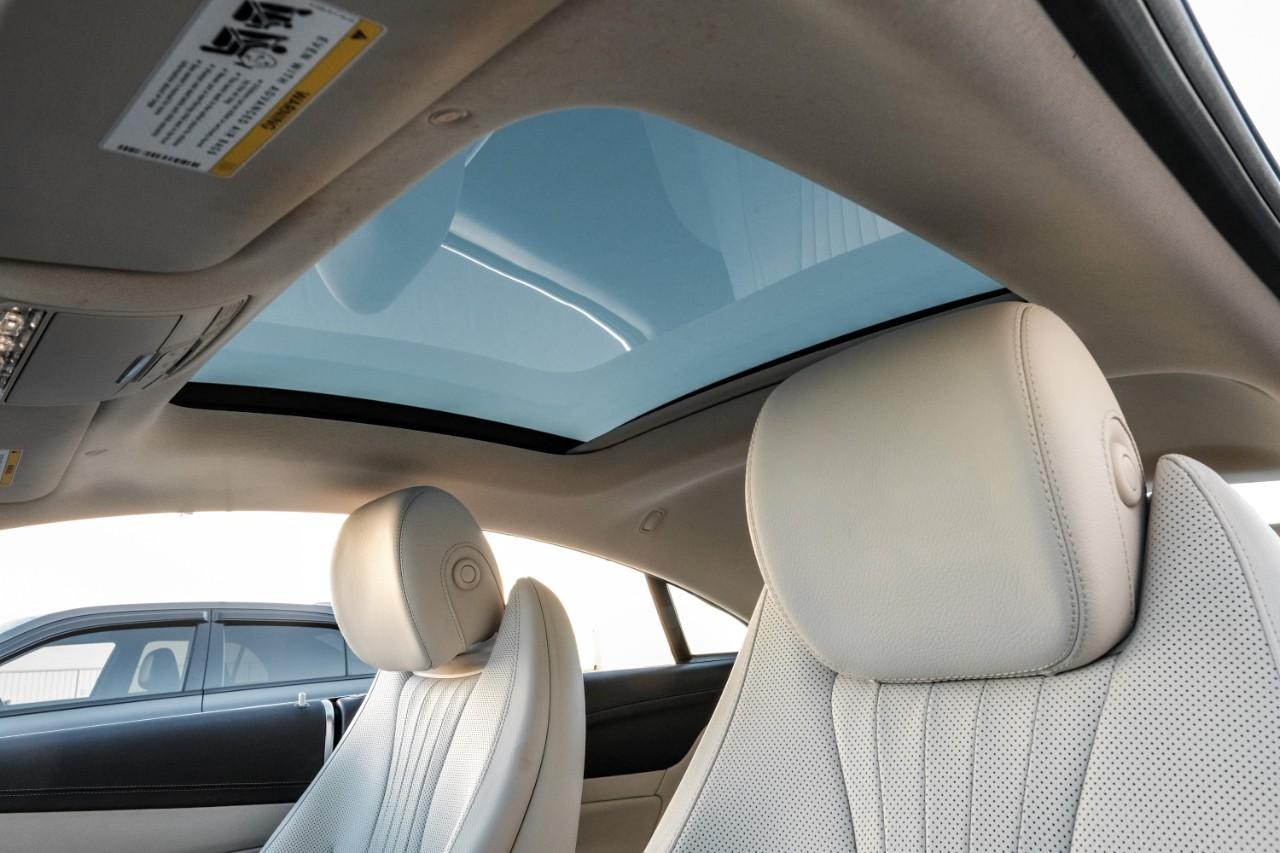 Mercedes-Benz E 400 Vehicle Main Gallery Image 05