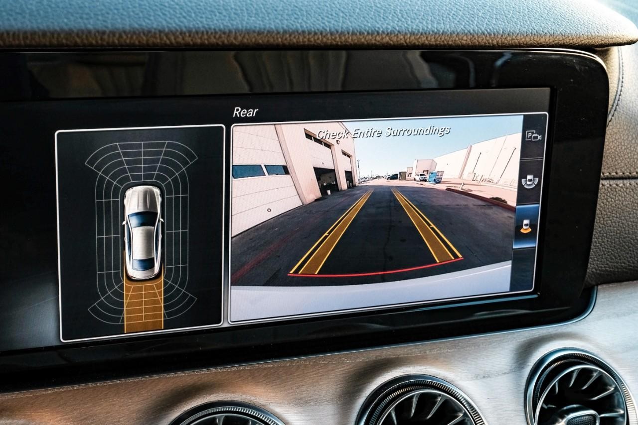 Mercedes-Benz E 400 Vehicle Main Gallery Image 22