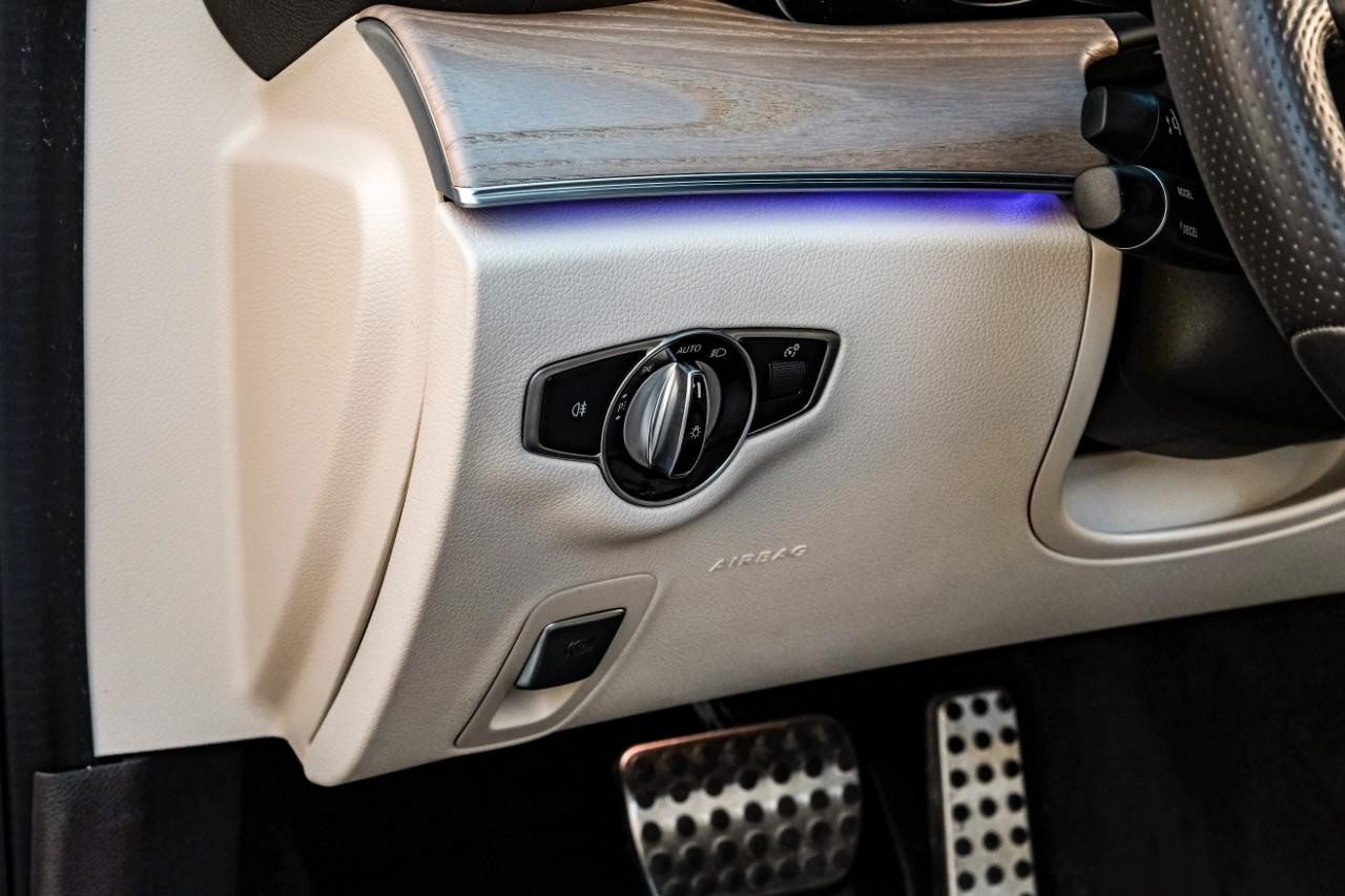 Mercedes-Benz E 400 Vehicle Main Gallery Image 27