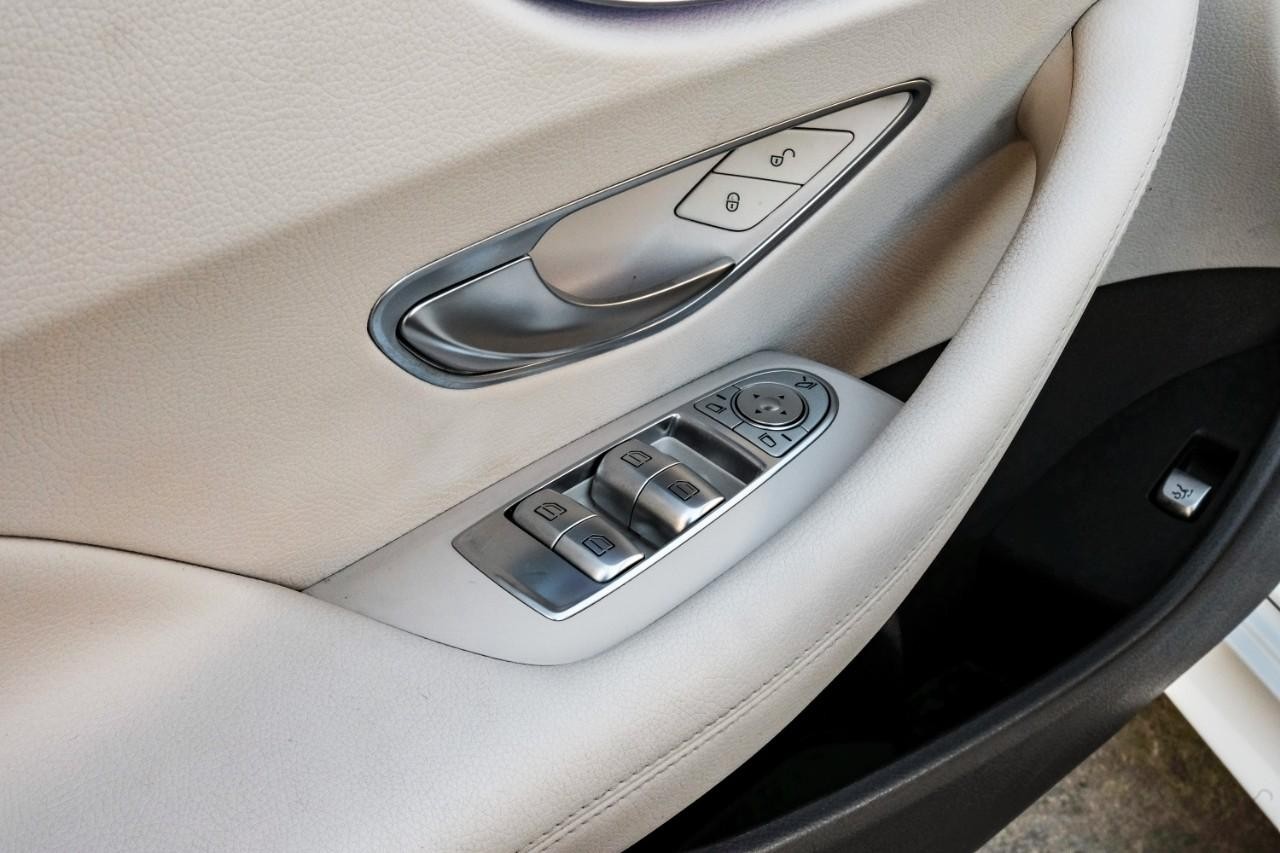 Mercedes-Benz E 400 Vehicle Main Gallery Image 37