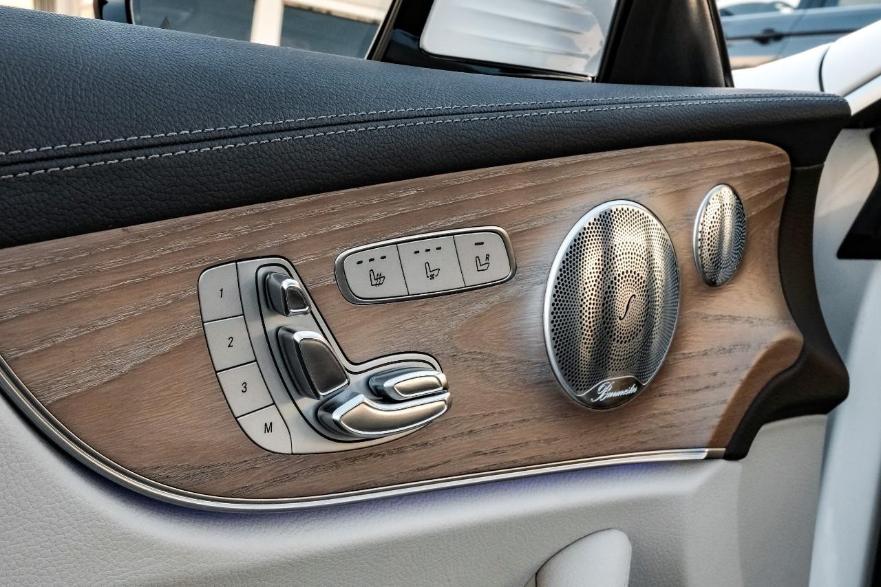 Mercedes-Benz E 400 Vehicle Main Gallery Image 38