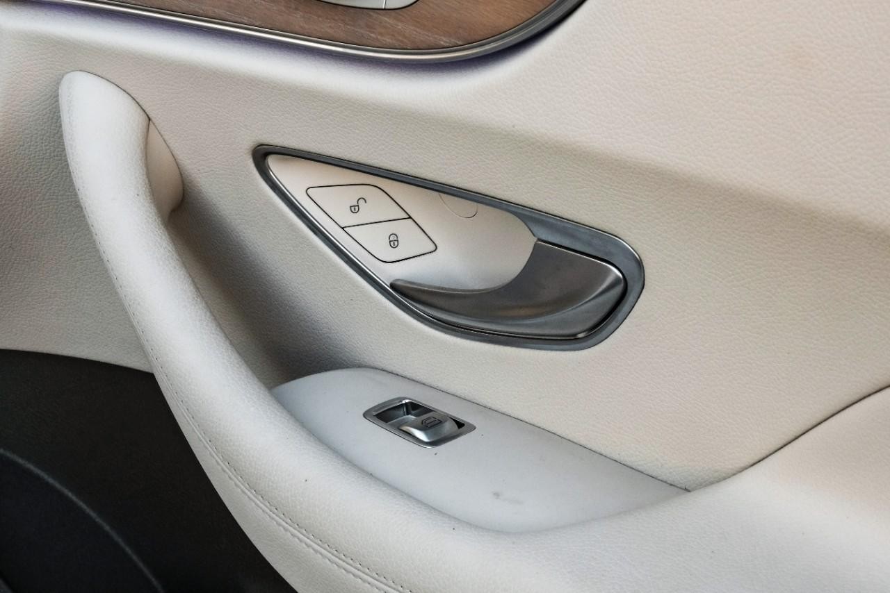 Mercedes-Benz E 400 Vehicle Main Gallery Image 42