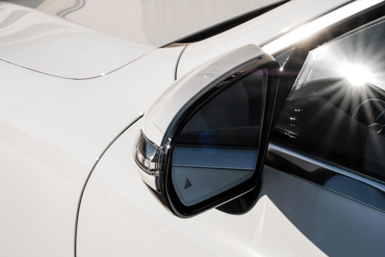 Mercedes-Benz E 400 Vehicle Main Gallery Image 45