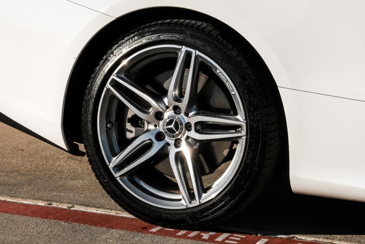 Mercedes-Benz E 400 Vehicle Main Gallery Image 52