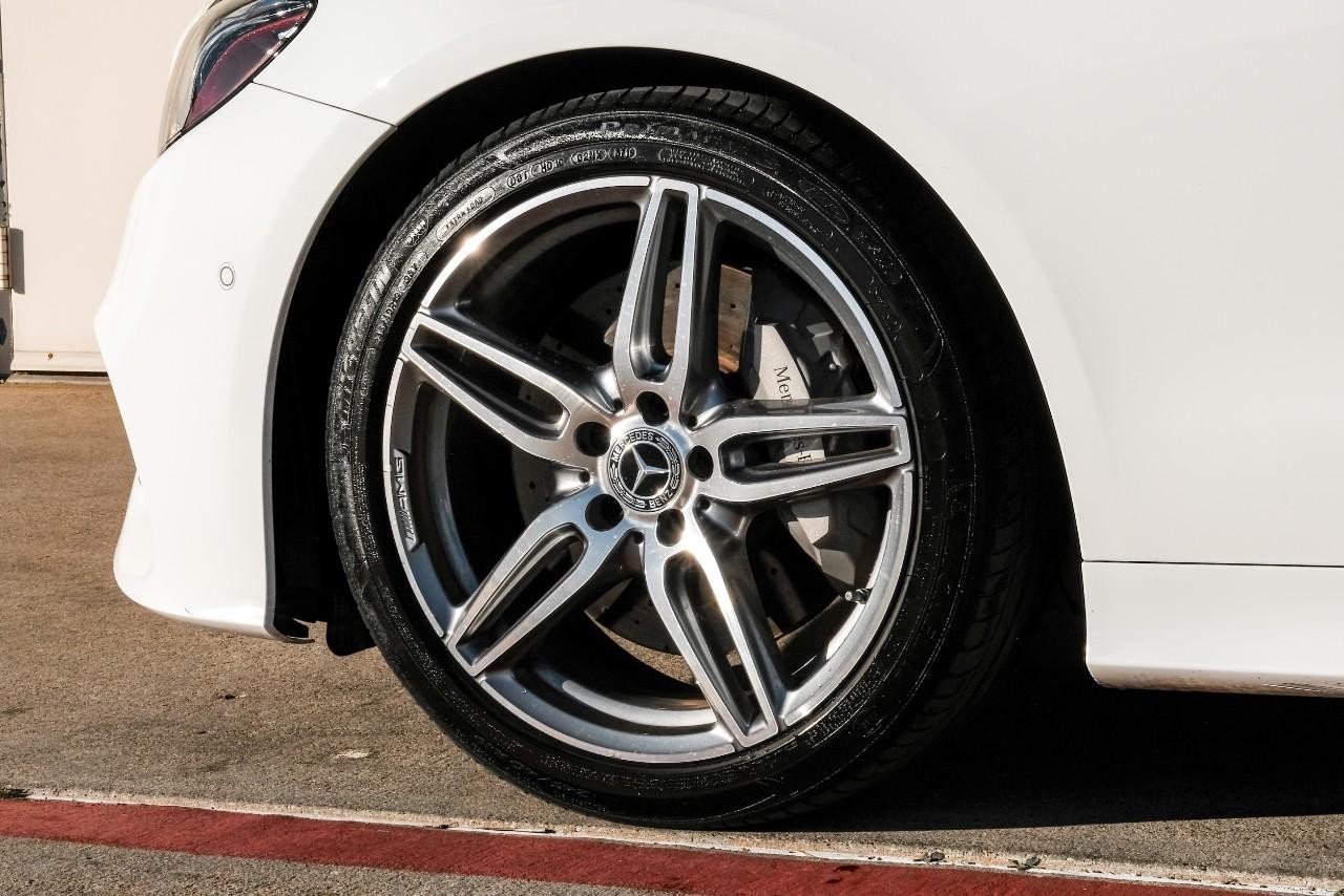 Mercedes-Benz E 400 Vehicle Main Gallery Image 54