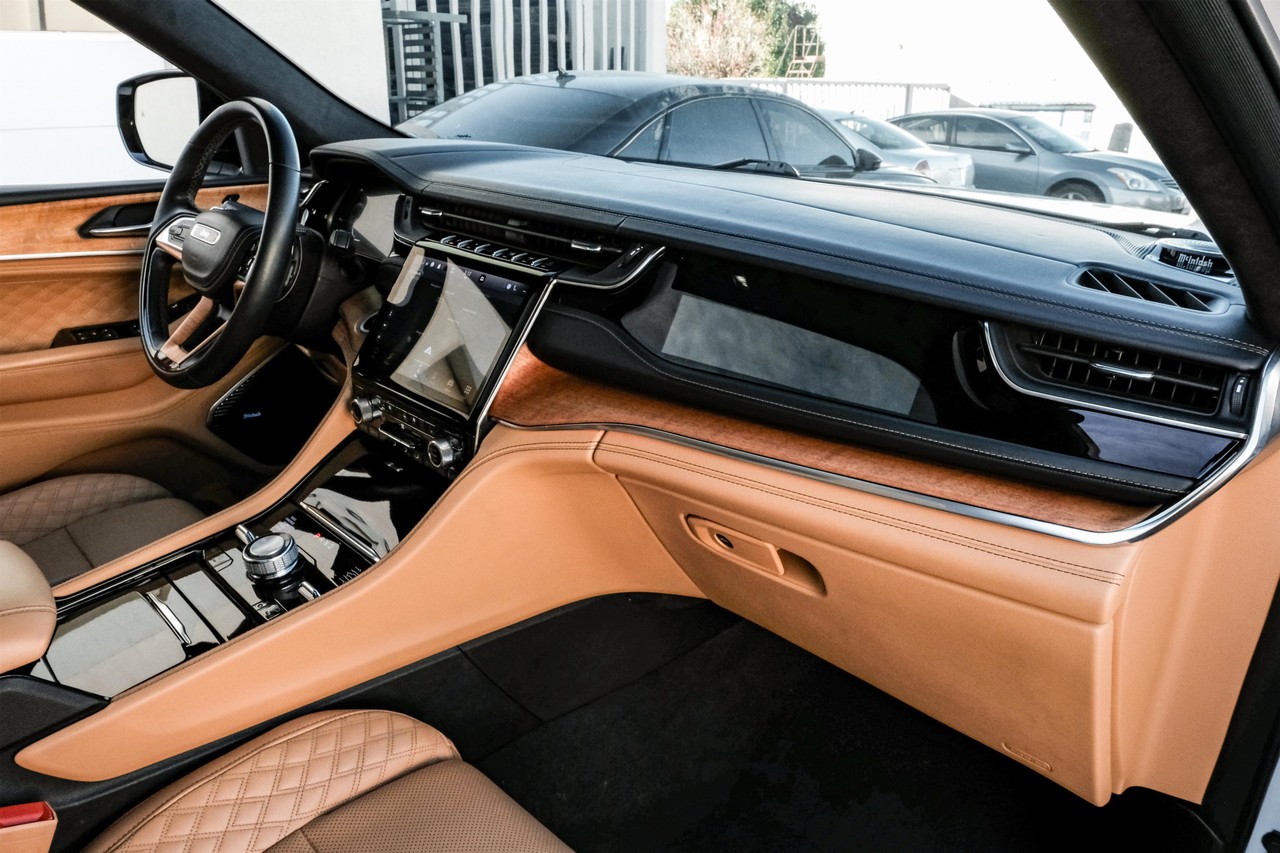 Jeep Grand Cherokee L Vehicle Main Gallery Image 13