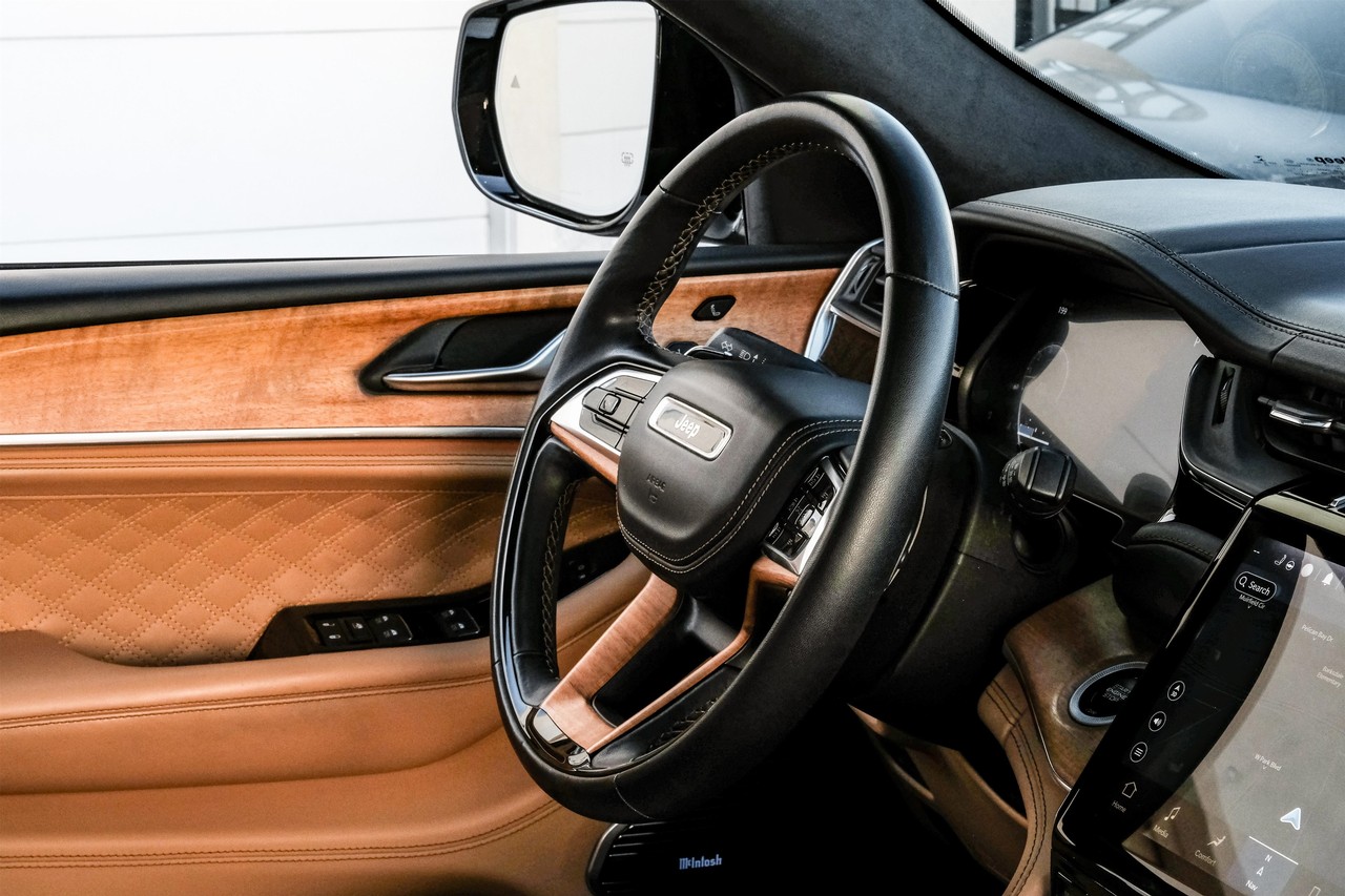 Jeep Grand Cherokee L Vehicle Main Gallery Image 14