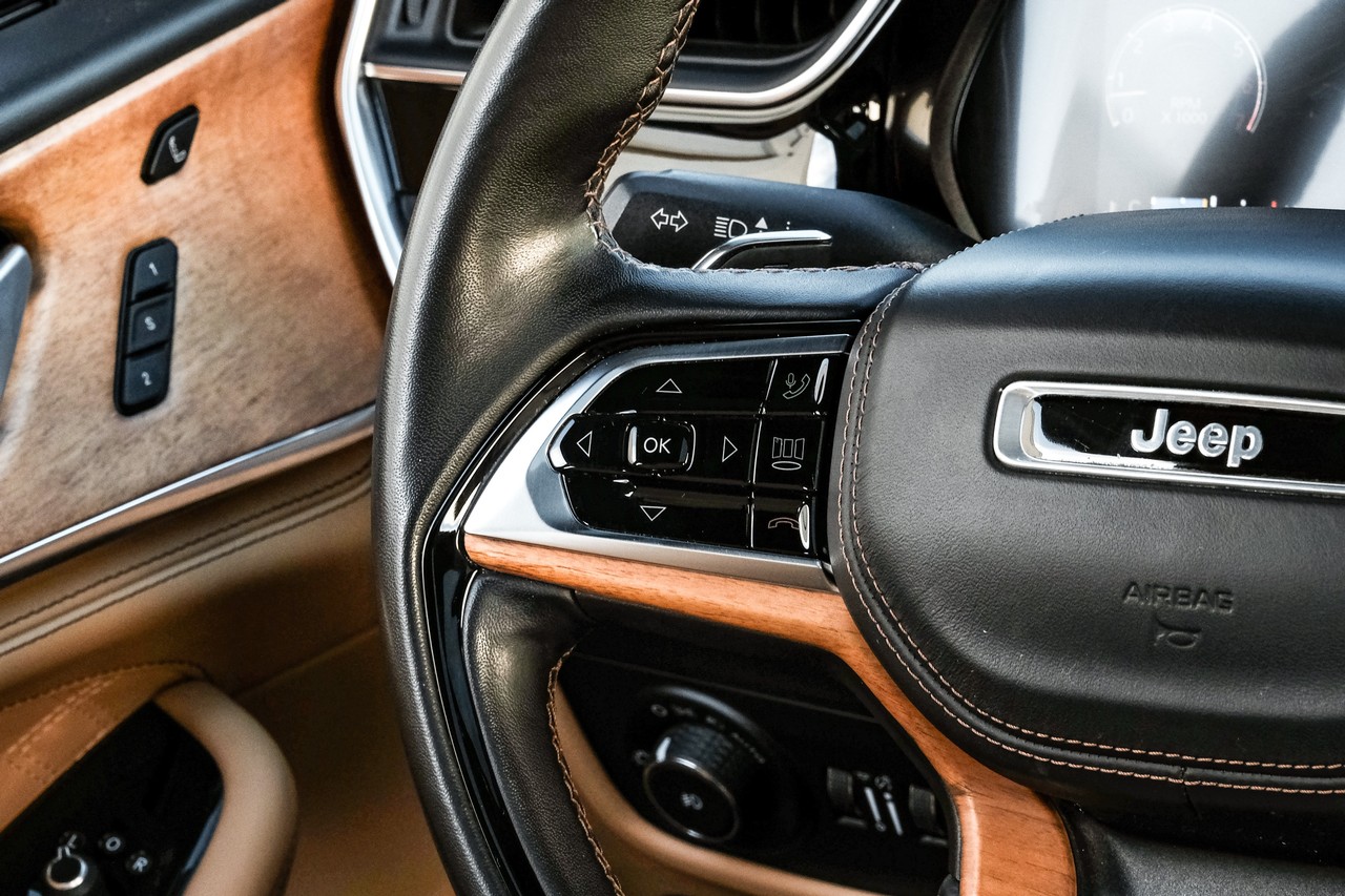 Jeep Grand Cherokee L Vehicle Main Gallery Image 17