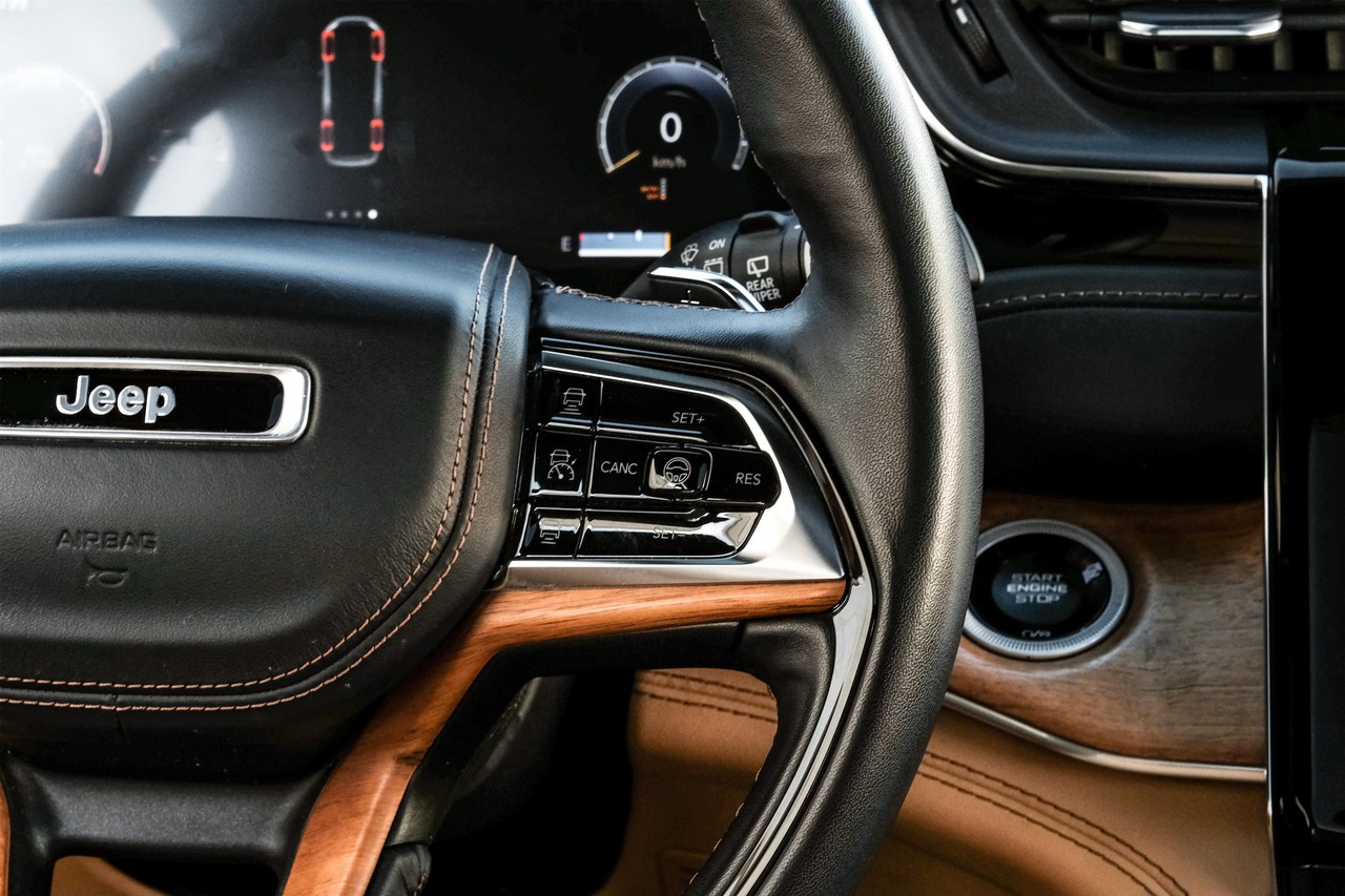 Jeep Grand Cherokee L Vehicle Main Gallery Image 18