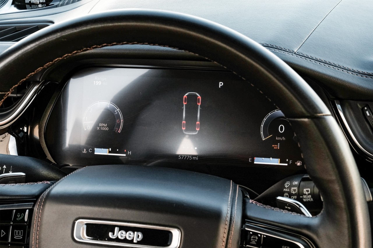 Jeep Grand Cherokee L Vehicle Main Gallery Image 19