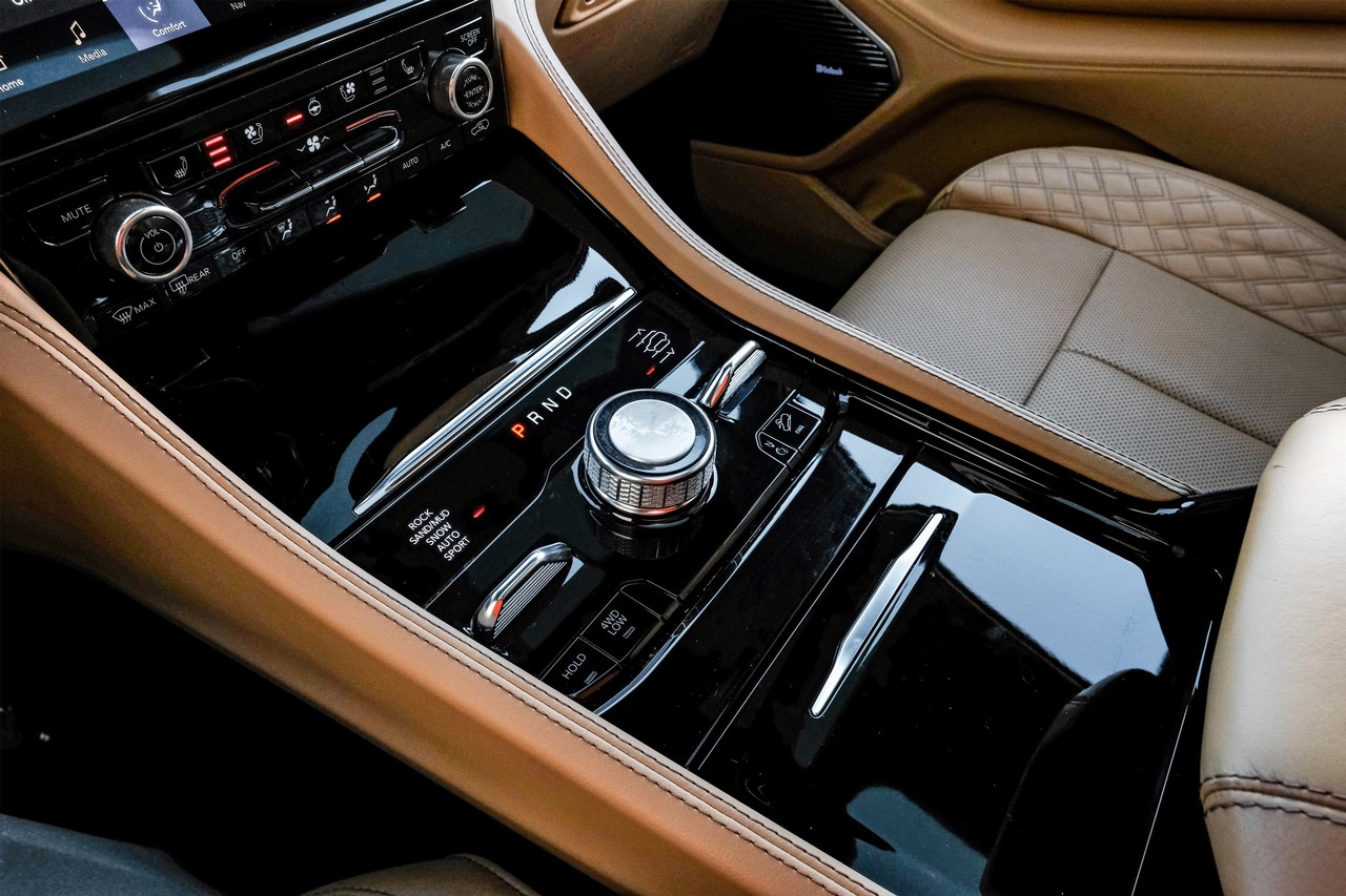 Jeep Grand Cherokee L Vehicle Main Gallery Image 26