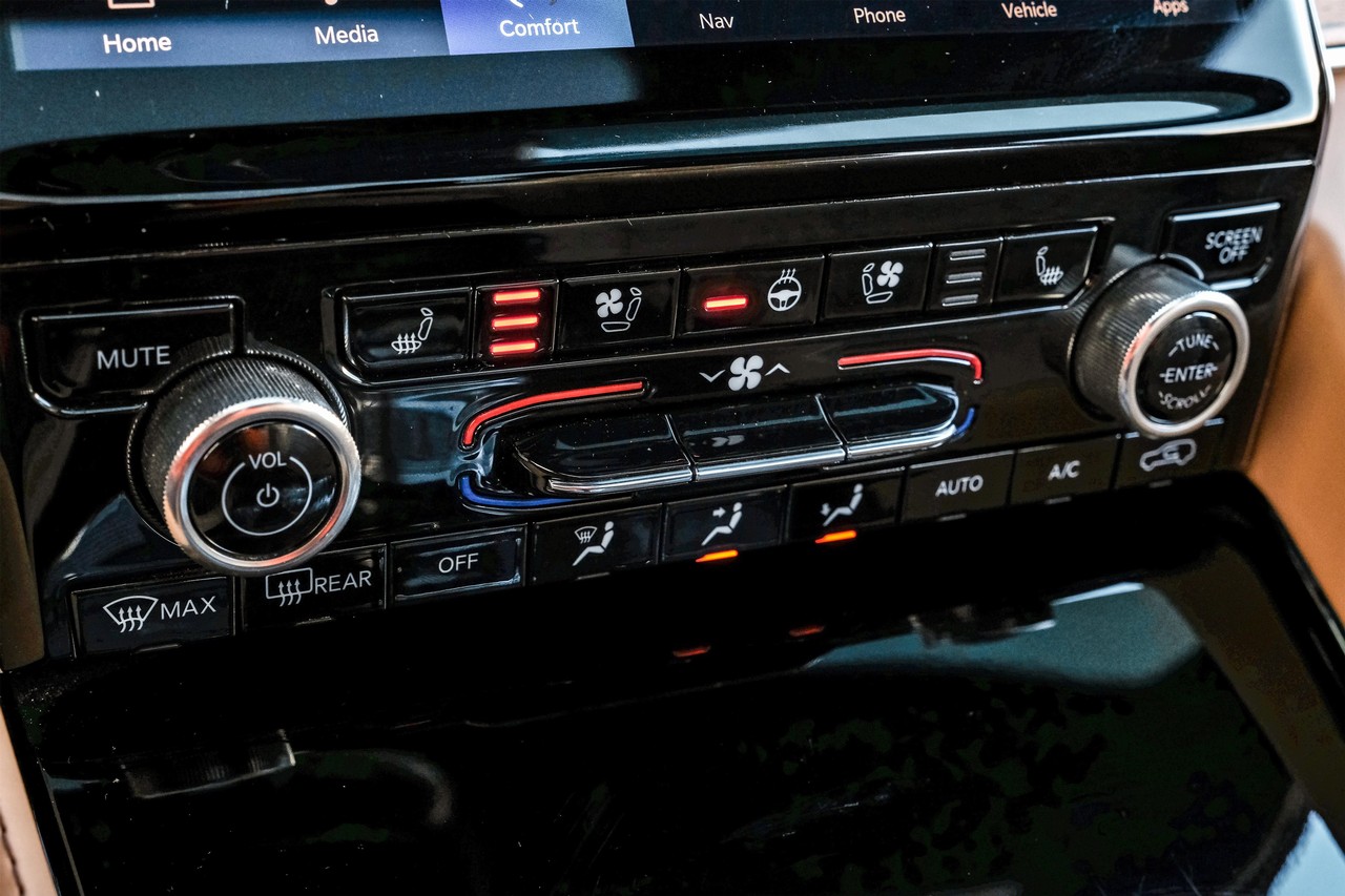 Jeep Grand Cherokee L Vehicle Main Gallery Image 27