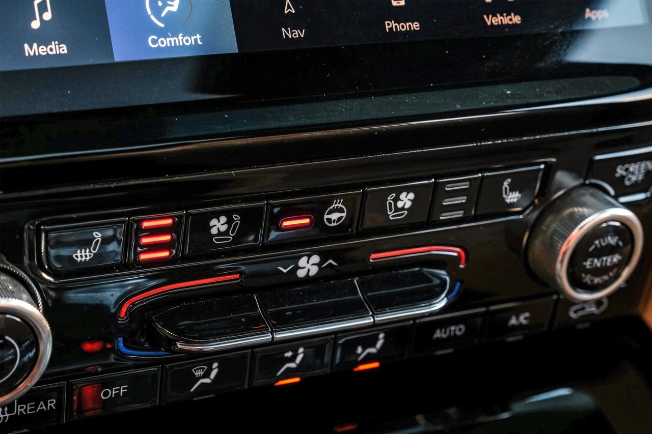 Jeep Grand Cherokee L Vehicle Main Gallery Image 28