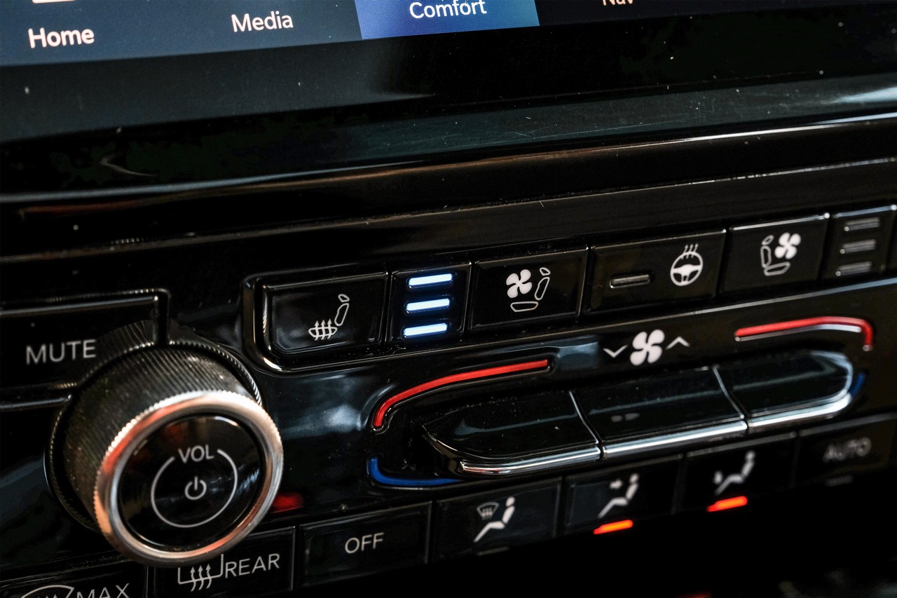 Jeep Grand Cherokee L Vehicle Main Gallery Image 29