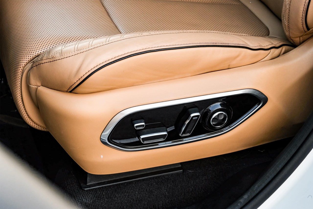 Jeep Grand Cherokee L Vehicle Main Gallery Image 36