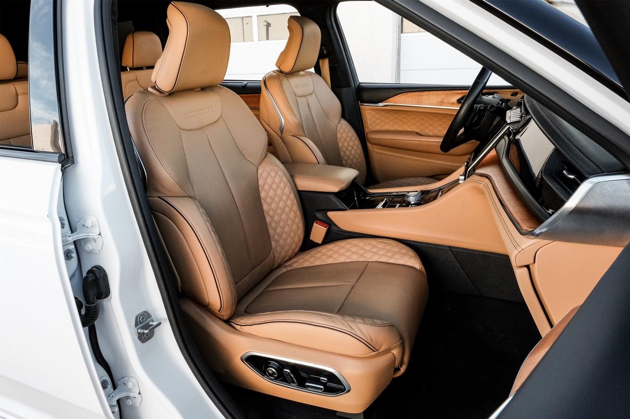 Jeep Grand Cherokee L Vehicle Main Gallery Image 38