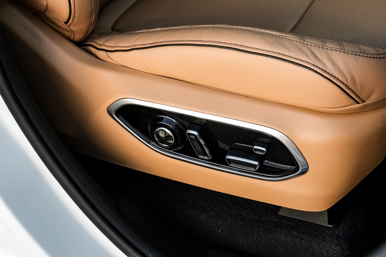 Jeep Grand Cherokee L Vehicle Main Gallery Image 39