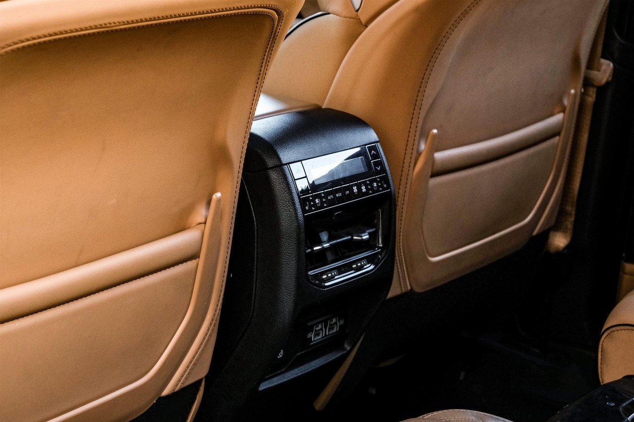 Jeep Grand Cherokee L Vehicle Main Gallery Image 42